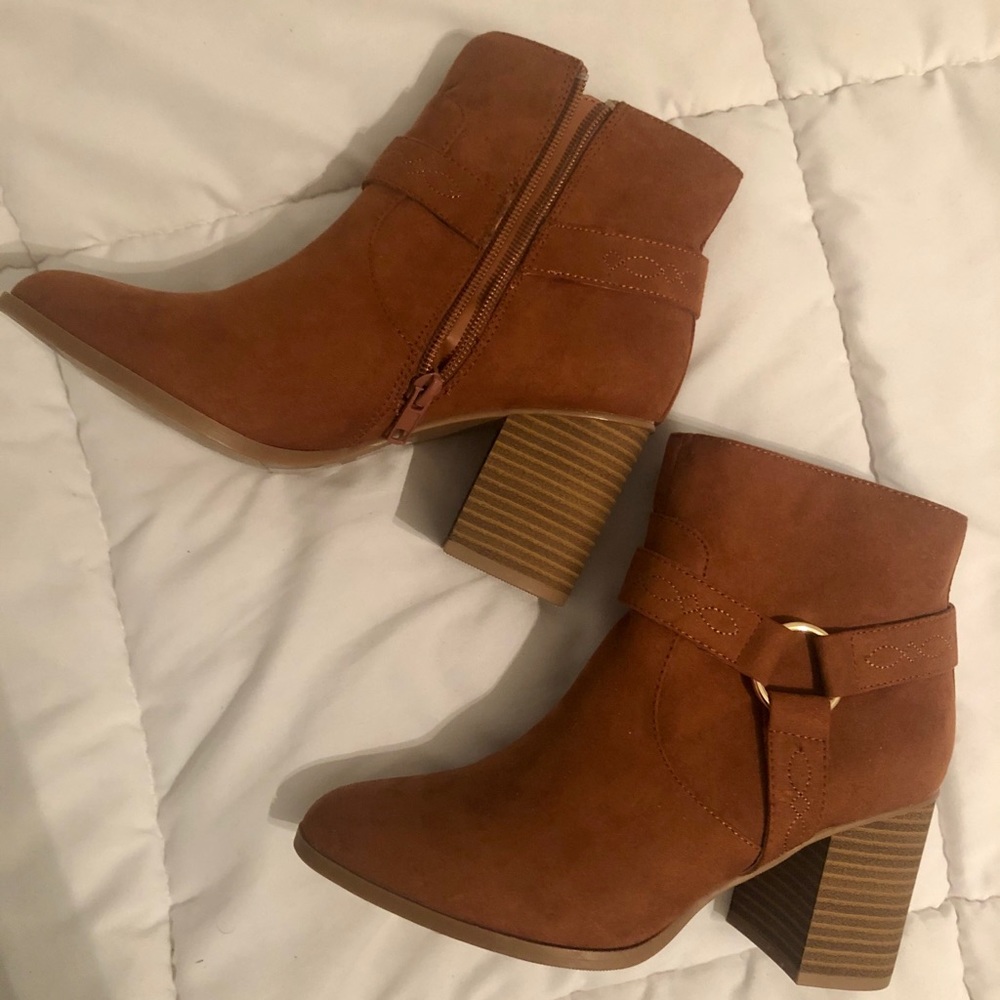 Camel booties NEW (Forever 21)